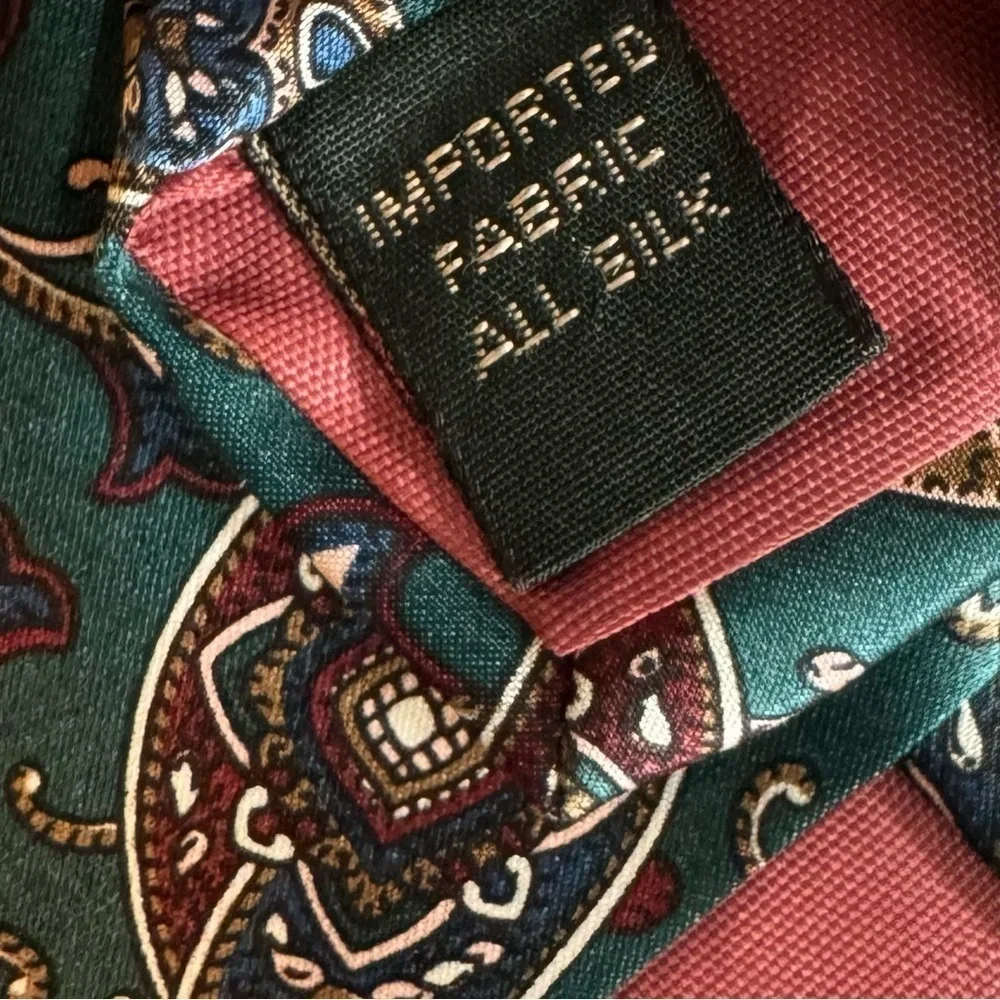 🌿SALE🌿SAKS Fifth Avenue All Silk Green Paisley Print Necktie